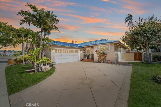 800 Driftwood Avenue, Seal Beach