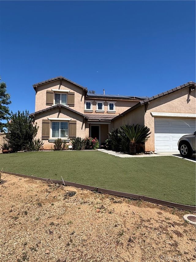 27742 Hollyoak, Menifee