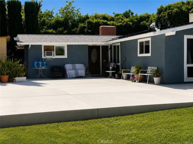 6547 Kelvin, Winnetka