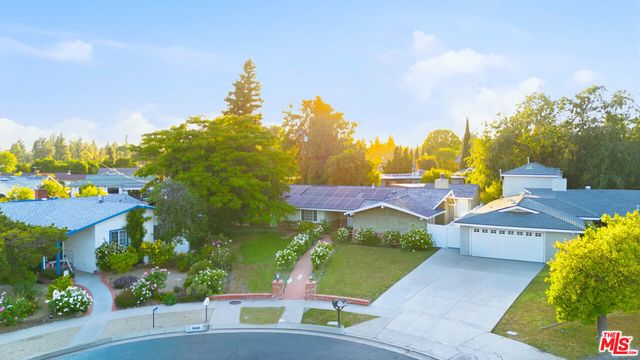 18445 Los Alimos Street, Porter Ranch