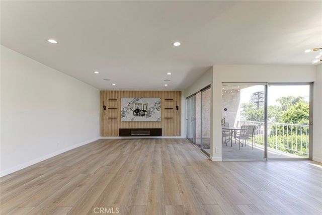 4487 Colbath # 309, Sherman Oaks