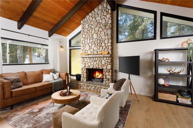 825 Lake View Lane, Twin Peaks