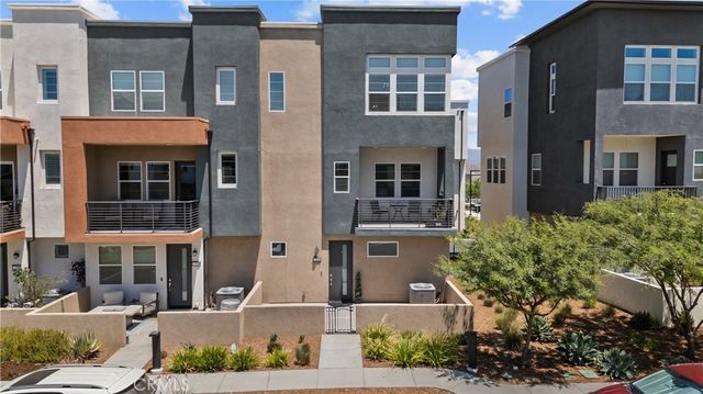27034 Hummingbird Lane, Valencia