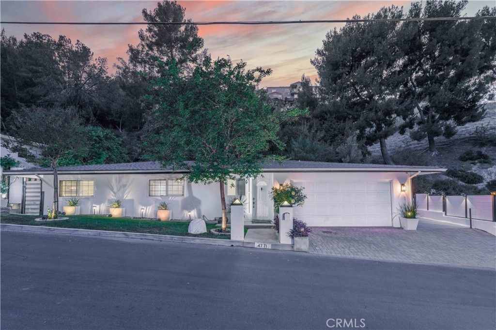 4771 Excelente Drive, Woodland Hills