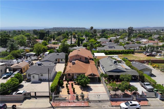 13007 Glenoaks Boulevard, Sylmar