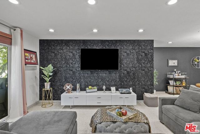 6752 Hillpark Drive # 202, Los Angeles