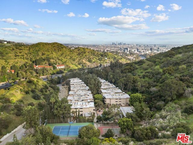 6752 Hillpark Drive # 202, Los Angeles