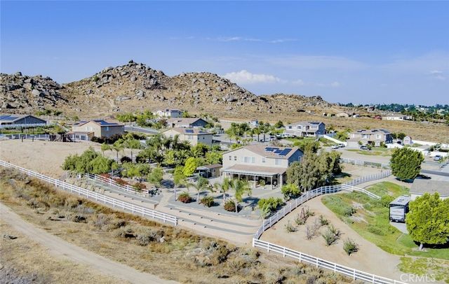 17465 Fairbreeze, Riverside