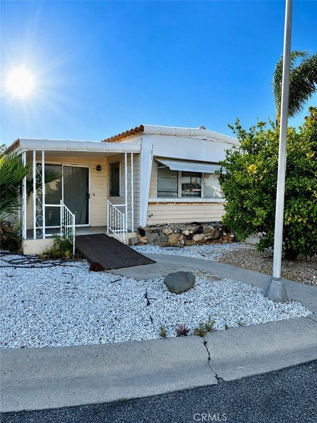 101 Santa Clara Circle, Hemet