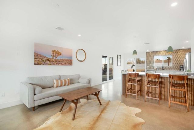 7137 Hanford Avenue, Yucca Valley