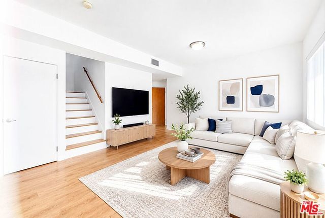 2864 Sunset Place # 201, Los Angeles