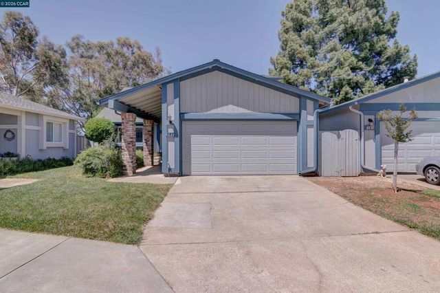 585 Mt Dell Dr, Clayton