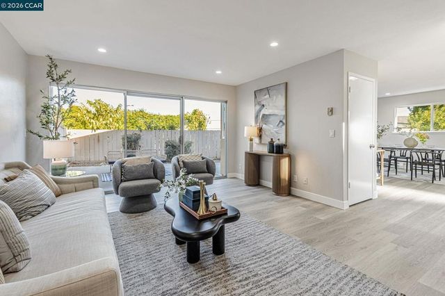 820 Hooshang Ct, Cupertino