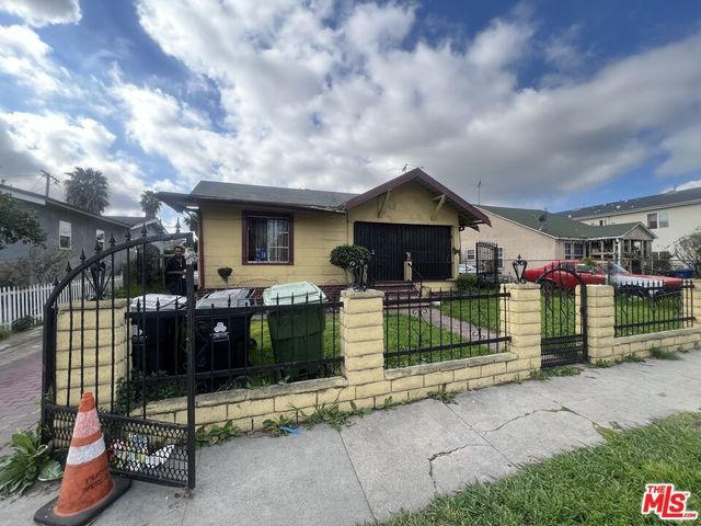 142 W 85th Street, Los Angeles