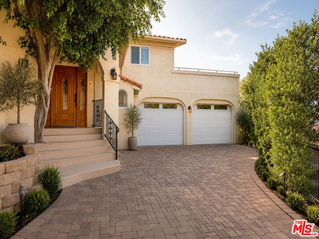 22780 Macfarlane Drive, Woodland Hills