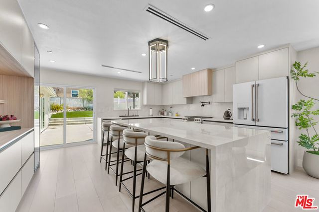 10360 Mcclemont Avenue, Tujunga