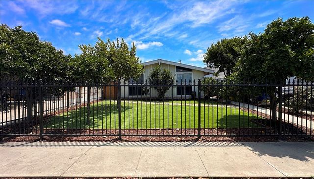 320 E 81st, Los Angeles