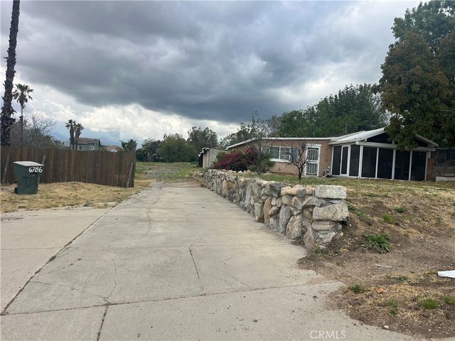6786 N Palm Avenue, San Bernardino