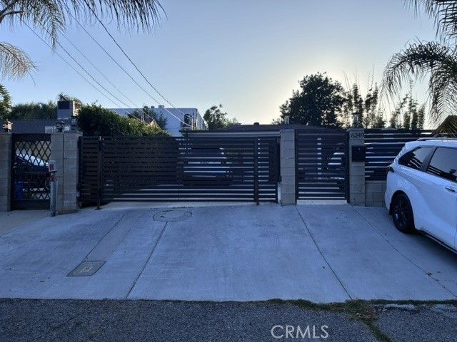 6249 Longridge, Van Nuys