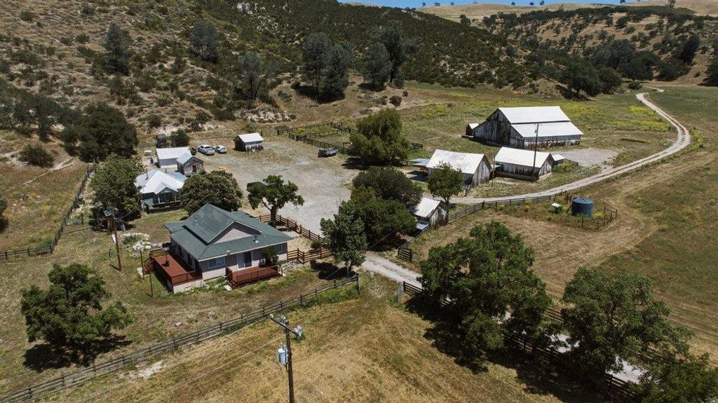 31341 Airline Highway, Paicines