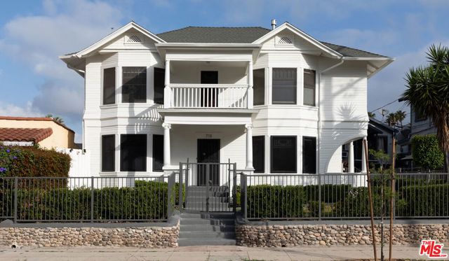 713 S Chicago Street, Los Angeles