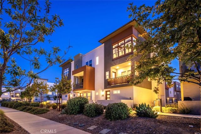 27562 Sparrow Court, Valencia