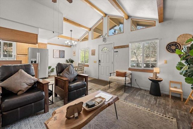 109 E Country Club Boulevard, Big Bear