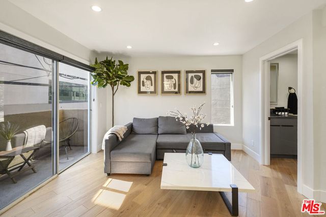 4139 Cahuenga Boulevard # 106, North Hollywood