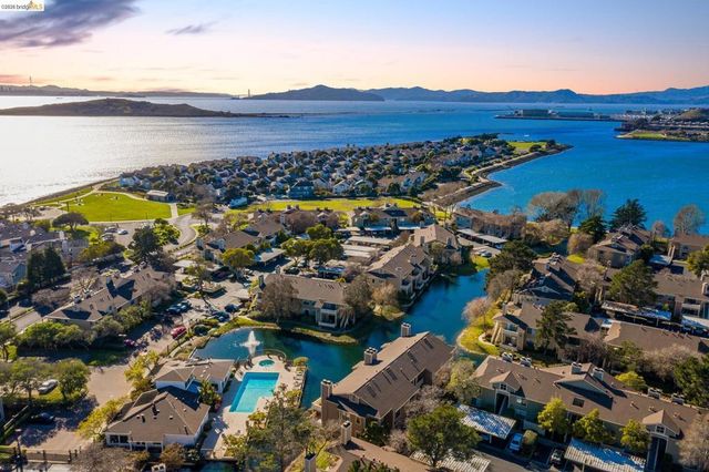 145 Bayside Ct, Richmond