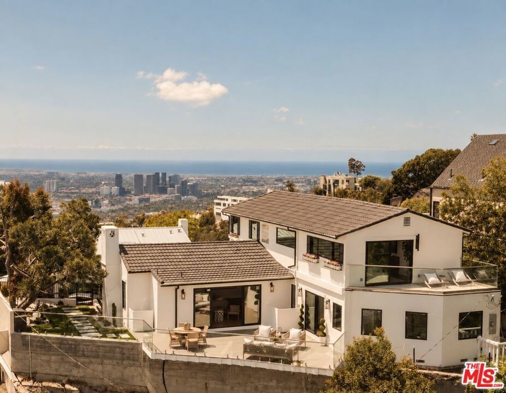 8921 Appian Way, Los Angeles
