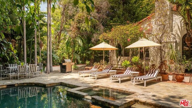 1135 Sunset Vale Avenue, West Hollywood