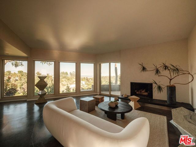 2400 Crest View Drive, Los Angeles