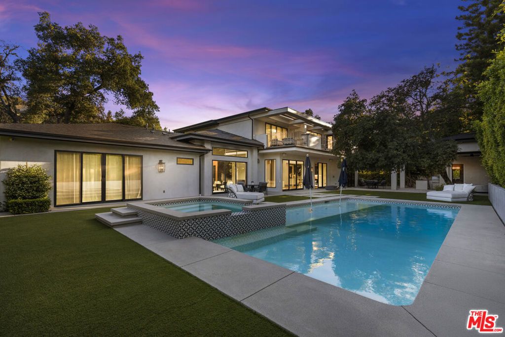 17401 Rancho Street, Encino