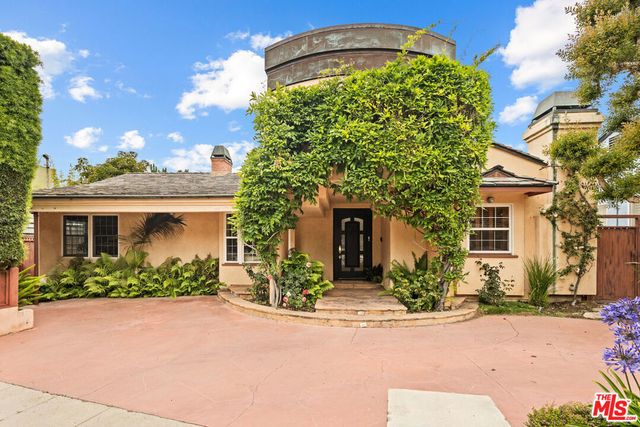 219 Entrada Drive, Santa Monica