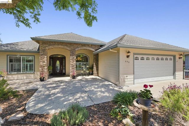 690 Golden Gate Circle, Sonora