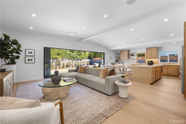 5900 Ostrom, Encino