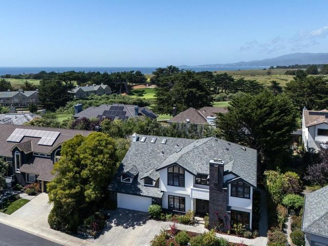11 Fairway Place, Half Moon Bay