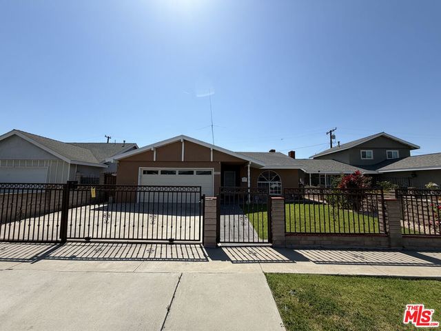 24823 Island Avenue, Carson