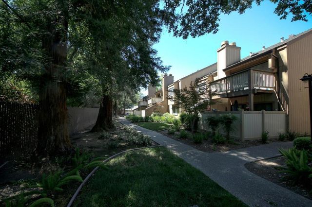 546 Woodside Oaks # 6, Sacramento