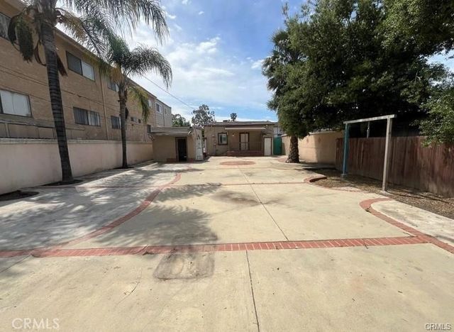 14717 Victory Boulevard, Van Nuys