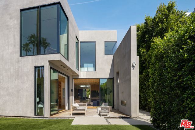 952 N Laurel Avenue, Los Angeles