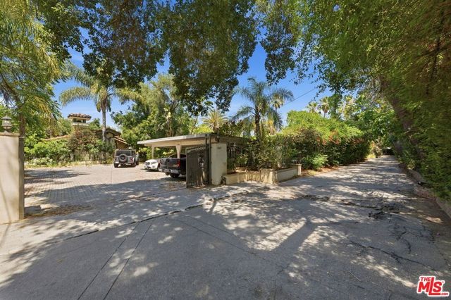5457 Encino Avenue, Encino