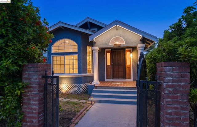 5081 Congress Ave, Oakland