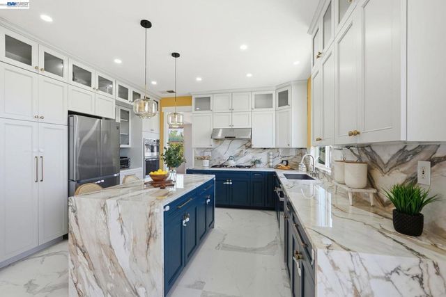 857 Bridgeway Cir, El Sobrante