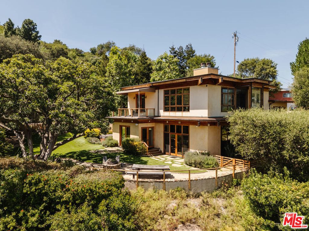 665 Sky Line Trail, Topanga