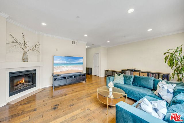 3401 S Bentley Avenue # 301, Los Angeles