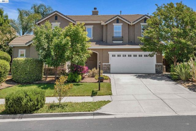 281 W Country Club Dr, Brentwood