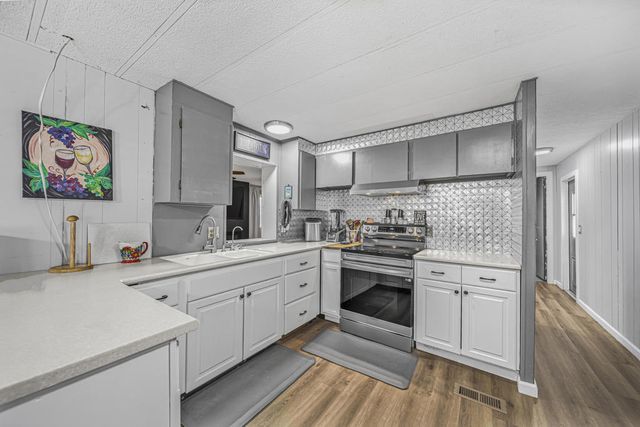 3411 Thermal Place, Thermal
