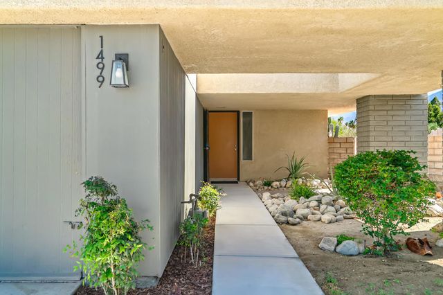 1499 Sunflower Circle N, Palm Springs