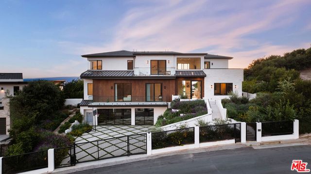 5811 Murphy Way, Malibu